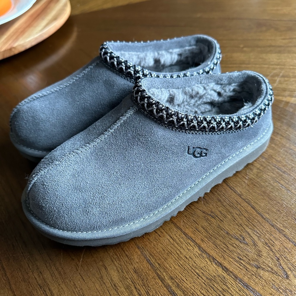Ugg Tasman Slipper (kids) size 4